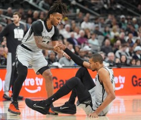 文班亚马16+11卡斯尔40+12+12 马刺胜独行侠