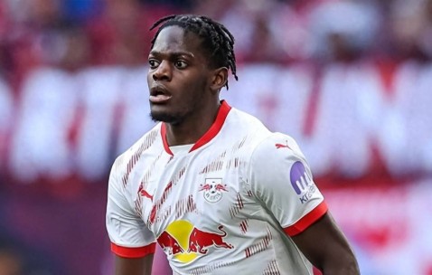 22岁德甲后防帝星横空出世法国新一代希望之星3大欧洲豪门疯抢