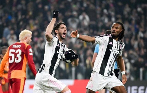 足坛一夜震动！欧冠16强尘埃落定，尤文遗憾出局意甲只剩独苗，英超6队全胜称霸