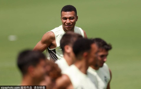 恩里克怒斥裁判，皇马迎战多特蒙德：世俱杯悬念迭起！