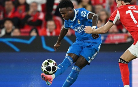 威尼修斯一脚世界波，把穆里尼奥踢上了看台。皇马这次算是在光明球场，把20天前的那笔账给清了