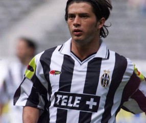 尤文之子文质彬彬却凶悍，30岁征战西甲，33岁告别赛场转型教练