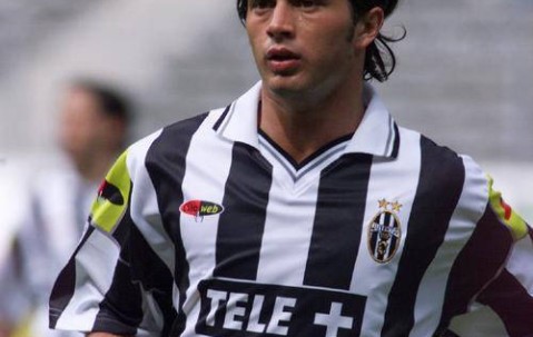 尤文之子文质彬彬却凶悍，30岁征战西甲，33岁告别赛场转型教练