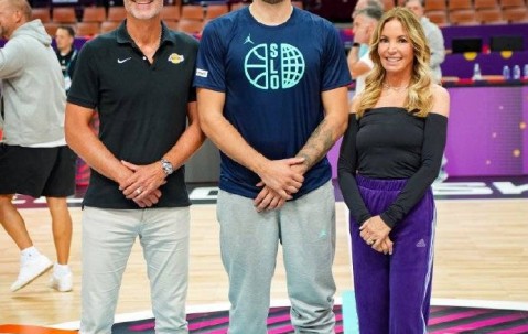 珍妮佩林卡探营东契奇训练 卢卡:只要健康就会为国出战