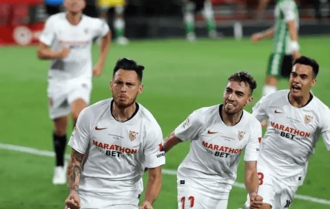 比利亚雷亚尔主场迎战埃尔切，前者主场强势，后者客场疲软，争夺西甲保级资格。