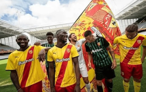 法甲激战：图卢兹VS朗斯，榜首保卫与抢分攻坚的生死博弈