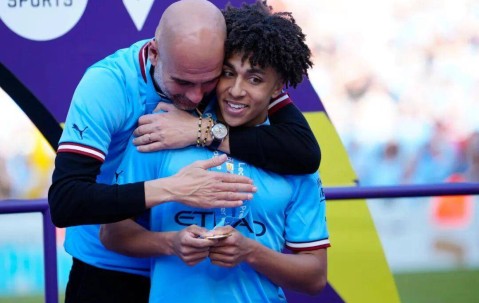 20岁天才惨遭弃用！7场仅踢35分钟，瓜帅新宠引爆曼城队内危机