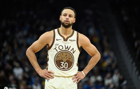 库里砍26+3+6瞬间爆发变三疯 单节6中6一人击垮魔术