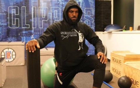 贝弗利为詹姆斯鸣不平：他不该因训练场地遭受非议